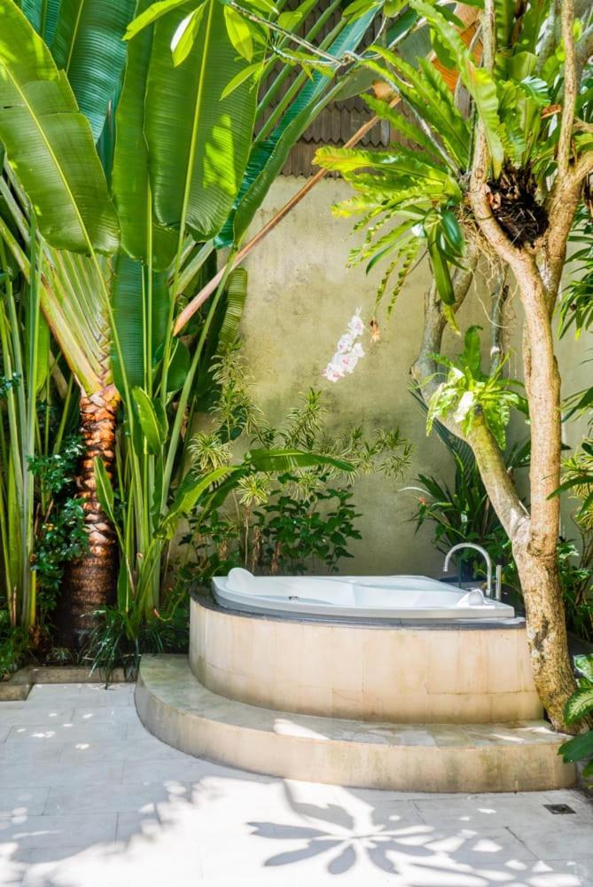 Virginia 4br 5min Walk To With Assistant And Pick Up From Airport And Security विला Canggu (Bali)